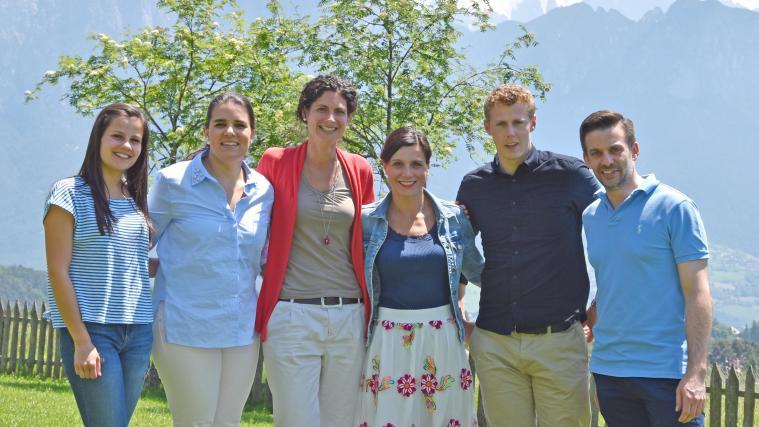 Neuer Vorstand des Südtiroler Jugendrings (SJR) erarbeitet Themenschwerpunkte für 2017/18: Katharina van Rossem, Tanja Rainer, Martina De Zordo, Vanessa Macchia, Michael Kaun und Kevin Hofer (v.l.).