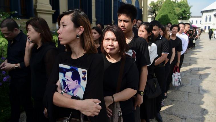 Thailands König Bhumibol ist tot. Anlässlich seines Todes wurde ein arbeitsfreier Tag ausgerufen.
