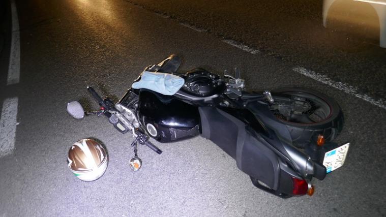 Der Motorradfahrer musste nach dem Sturz ins Meraner Krankenhaus gebracht werden. - Foto: Video Aktiv Schnals