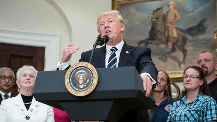 US-Präsident Donald Trump sieht sich wegen der Ermittlung gegen ihn im Zusammenhang mit der Entlassung von FBI-Chef James Comey als Opfer einer Hexenjagd.