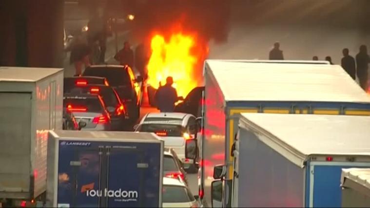 Aus Protest wurde Feuer gelegt.