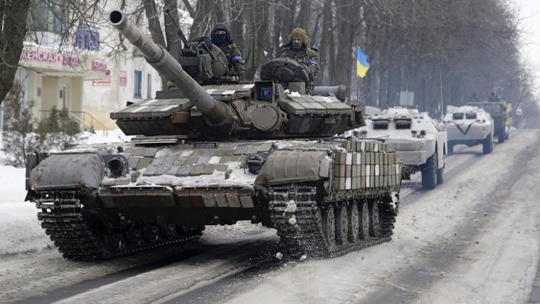 Ein Konvoi von ukrainischen Panzerfahrzeugen.