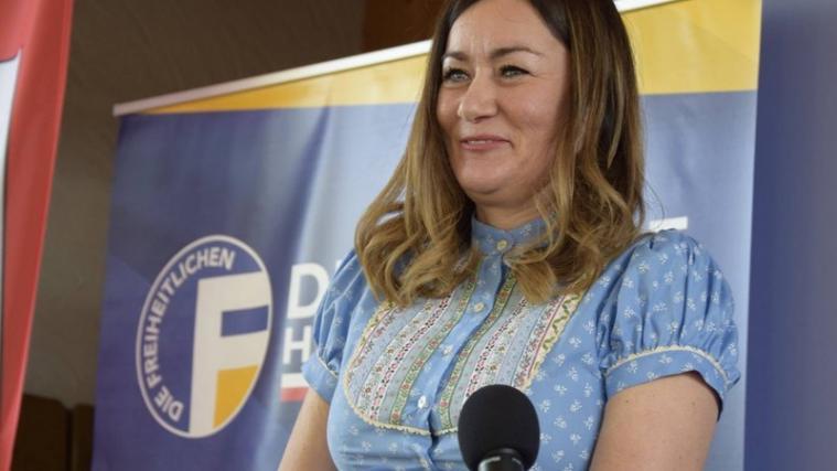 Die Freiheitliche Ulli Mair am Sonntag beim Außerordentlichen Parteitag in Kaltern. - Foto: Facebook/Die Freiheitlichen