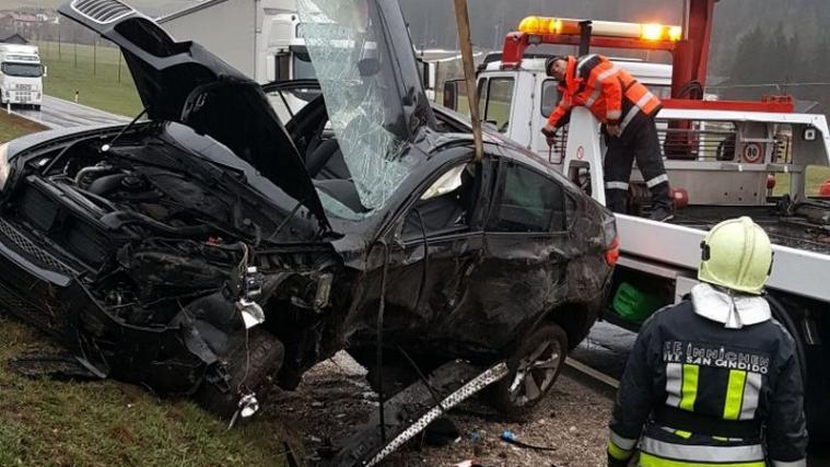 Am Donnerstagabend kam es in Innichen zu einem folgenschweren Unfall. - Foto: FF Innichen