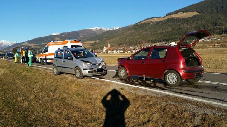 Am Donnerstagvormittag ist es auf der Pustertaler Sonnenstraße zu einem Verkehrsunfall gekommen, dabei zog sich eine Person Verletzungen zu.