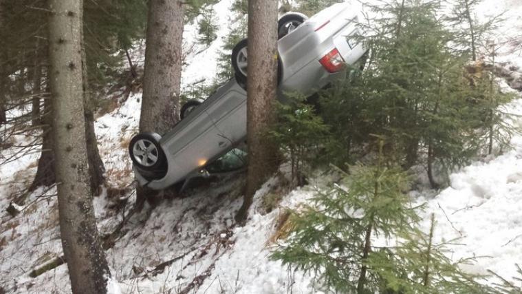 Erst nach 10 Metern kam der Wagen zum Stehen. - Foto: FFW St. Pankraz