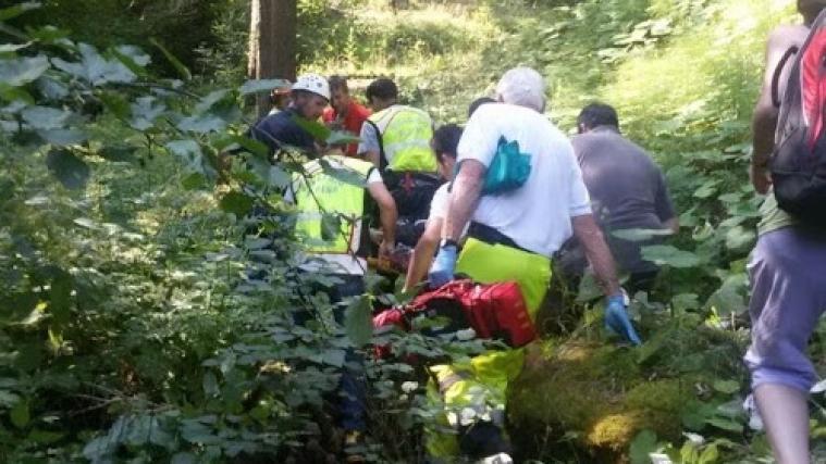 Die Frau wurde geborgen und abtransportiert.