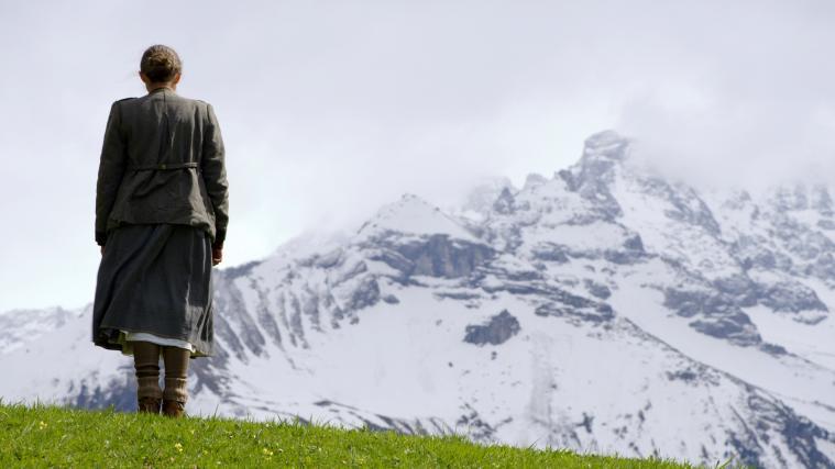 Rosa (Gerti Drassl) und das Tal. Foto: Thimfilm