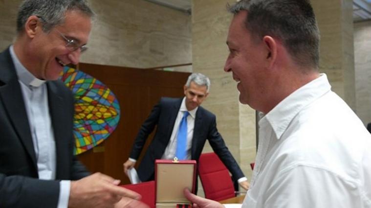 Der Leiter der Vatikanmedien, Don Dario Viganò (links) ist von der Neuerung überzeugt. - Foto: VaticanNews