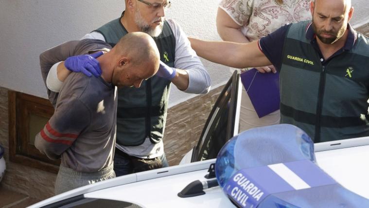 Der von der Guardia Civil verhaftete Mann bestreitet vorerst die Tötung von Ehefrau und Sohn.