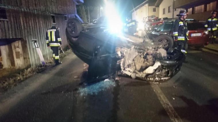 Bei einem Verkehrsunfall in St. Christina hat sich ein Fahrzeug überschlagen.- Foto: FF St. Christina