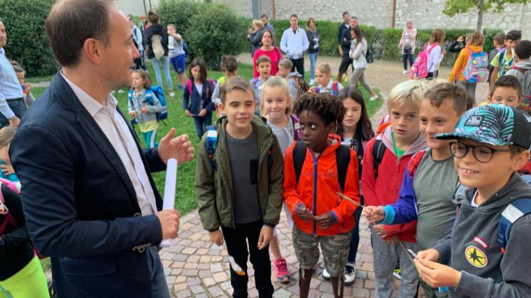 Umweltlandesrat Giuliano Vettorato begleitet diese Woche Schüler auf ihrem Schulweg.