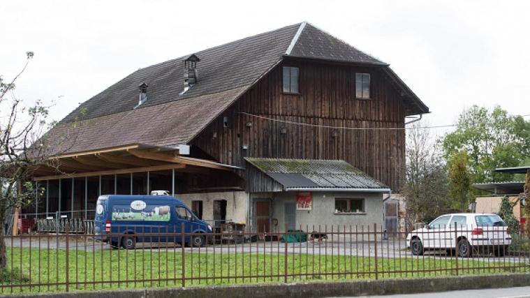 In diesem Betrieb in Hard im Bezirk Bregenz ist am Freitag ein erster Fall von Vogelgrippe bekannt geworden. - Archivbild
