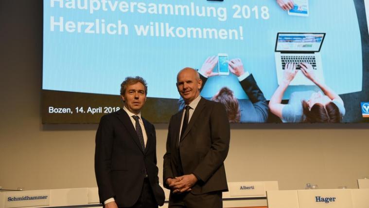 Otmar Michaeler und Johannes Schneebacher berichteten über die Ergebnisse des Geschäftsjahres 2017. - Foto: Volksbank