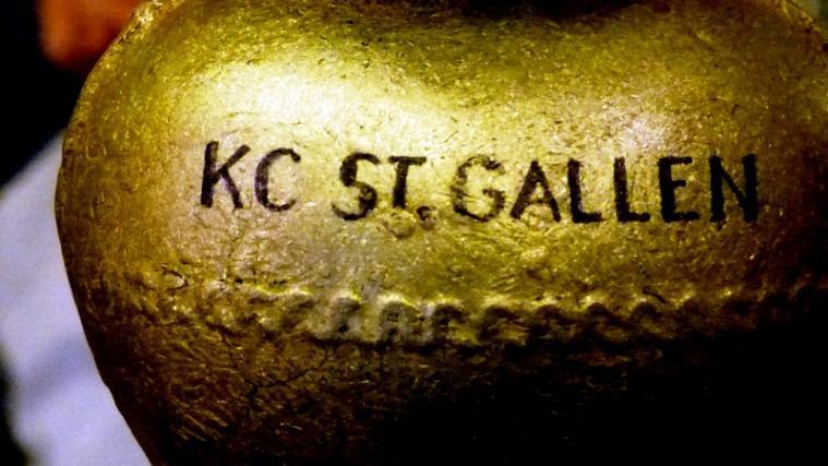 Die Wanderglocke aus St. Gallen wurde an den Bozner Kiwani-Club weitergereicht. - Foto: Kiwaniclub