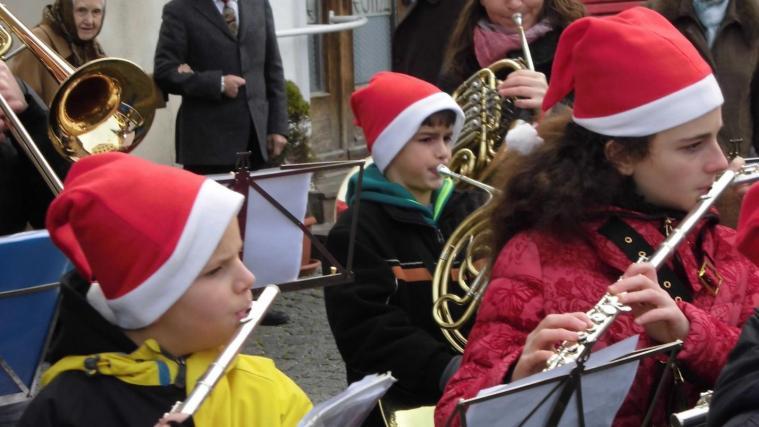 Weihnachtsmelodien am Kirchplatz