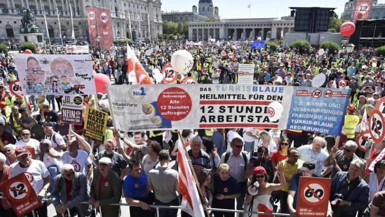 Tausende protestierten in Wien gegen einen 12-Stunden-Arbeitstag.