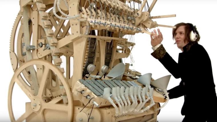 Martin Molin beim Musizieren mit der "Wintergatan Marble Machine". - Foto: Screenshot YouTube Video