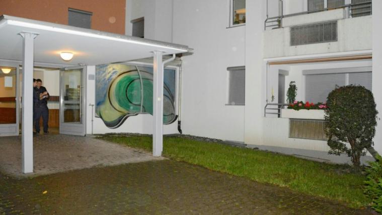 In diesem Haus in Wörgl (Bezirk Kufstein) wurde eine 83-Jährige am Dienstagabend offenbar von einer anderen Frau brutal überfallen.