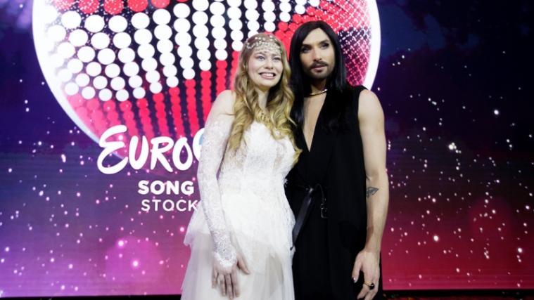 Österreichs ESC-Starterin Zoe mit der Siegerin von 2014 Conchita Wurst.