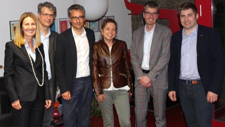 Foto (von links): Renate König, Mario Marcone Koordinator von Startbase Meran, Stadtrat Diego Zanella, Sonja Pircher, Wolfgang Alber Bezirkspräsident vom Südtiroler Wirtschaftsring – Economia Alto Adige und Andreas Mair Geschäftsführer vom Südtiroler Wirtschaftsring – Economia Alto Adige.