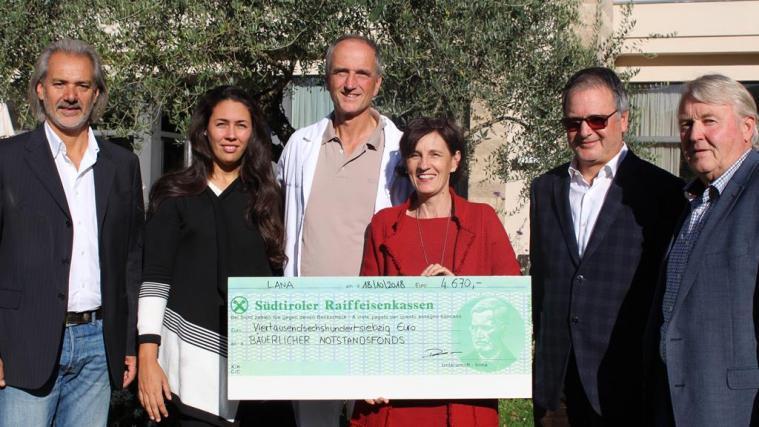 Thomas Knoll, Präsident des Tourismusvereins Tisens-Prissian, Elisa Cornacchia, Mitarbeiterin des Tourismusvereins Lana u. Umgebung, Komplementärmediziner Christian Thuile, Vizepräsidentin Sabina Schwienbacher Frei und Präsident Siegfried Dissertori vom Tourismusverein Lana und Umgebung mit BNF-Obmann Sepp Dariz