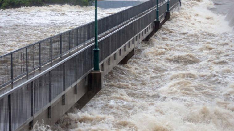 Die Regenmassen sind enorm Foto: APA (AFP)