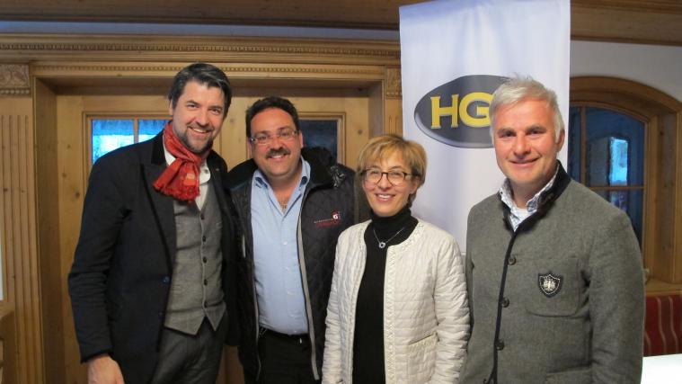 Von links: HGV-Vizepräsident und Bezirksobmann Helmut Tauber, HGV-Gebietsobmann Manfred Volgger, HGV-Ortsobfrau Petra Mair, Bürgermeister Thomas Klapfer.
