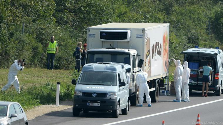 Bei dem Drama erstickten 71 Flüchtlinge in einem Kühl-Transporter. - Foto: APA (Archivbild)