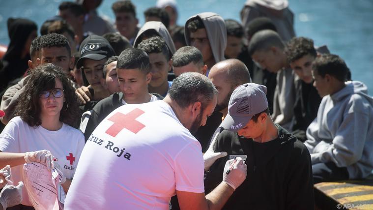Zuletzt kamen vermehrt Migranten über das Meer nach Spanien. - Foto: APA/AFP