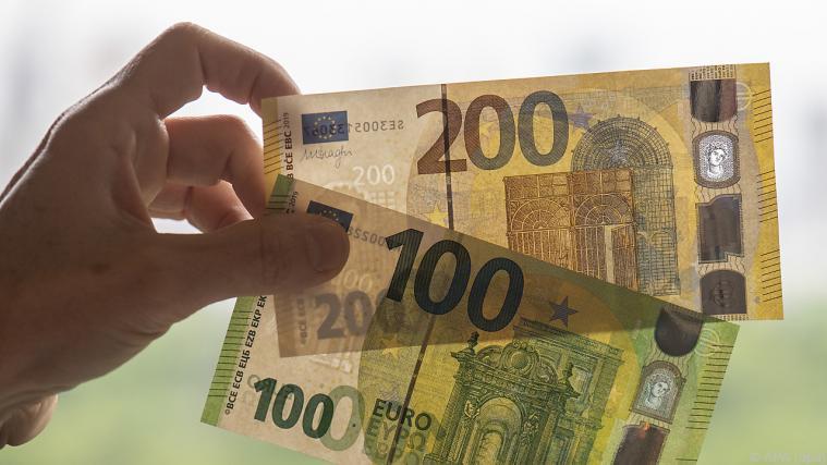 Die neuen Banknoten gehen in Umlauf Foto: APA (dpa)