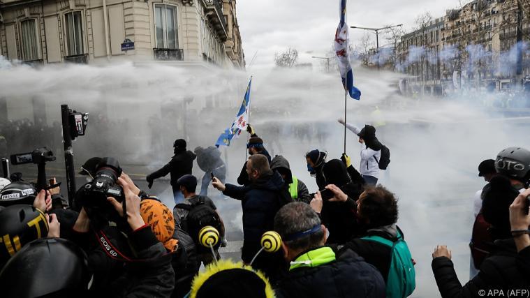 Die "Gelbwesten" riefen zu einem Marsch auf Paris auf. - Foto: APA (AFP)