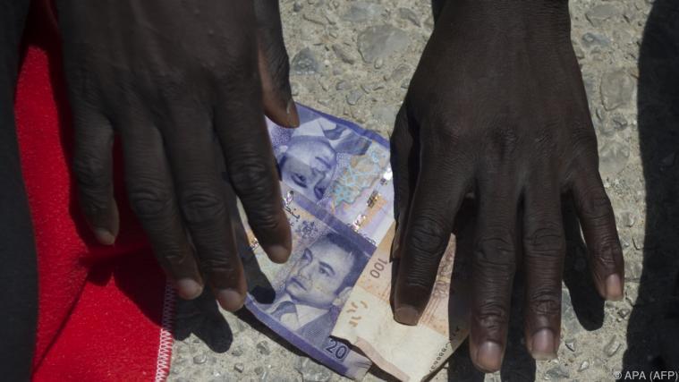 Bis zu 10.000 Euro zahlten die Migranten für die Überfahrt. - Foto: APA/AFP
