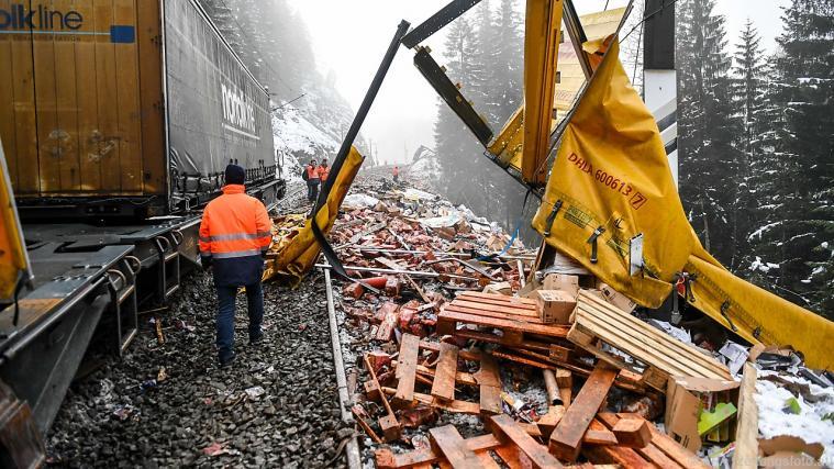 Güterzug entgleiste: Aufräumarbeiten auf Brennerbahn dauern länger Foto: APA (zeitungsfoto.at)