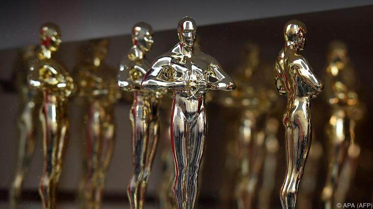 Die begehrten Oscar-Trophäen stehen zum Abholen bereit. - Foto: APA (AFP)