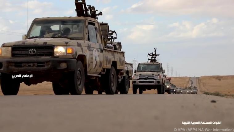 Vor Ort befinden sich 15 Pickups mit Luftabwehrgeschützen. - Foto: APA (AFP/LNA War Information)