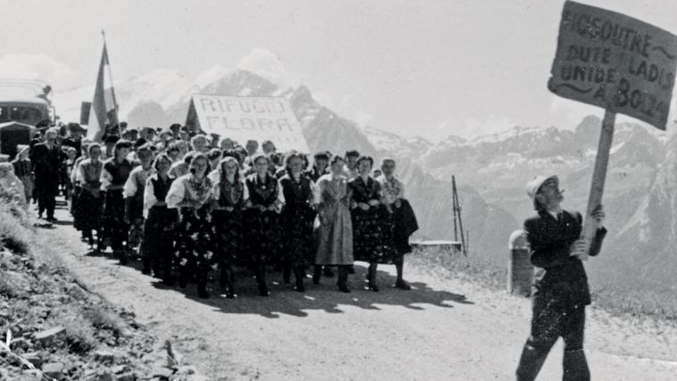 Die Ladiner 1946 am Sellajoch.