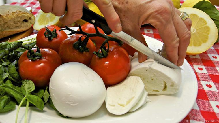 Sommergericht Mozzarella mit Paradeisern und Basilikum Foto: APA (Archiv/AFP)