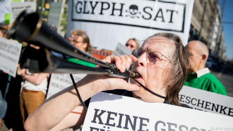 Demonstranten sind sich einig: Weg mit Glyphosat. - Foto: APA