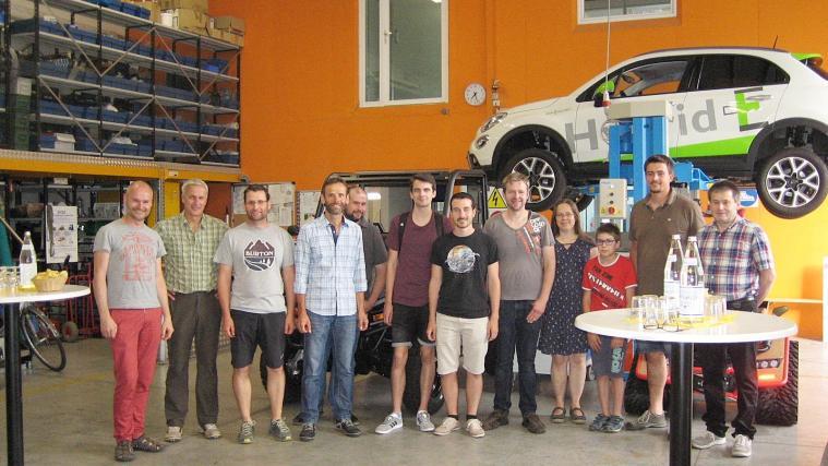 STF Burggrafenamt bei BerMarTEC in Lana. Ebenso im Bild: Die Firmeninhaber Martin und Bernhard Pfattner (Dritter und Vierter von links).