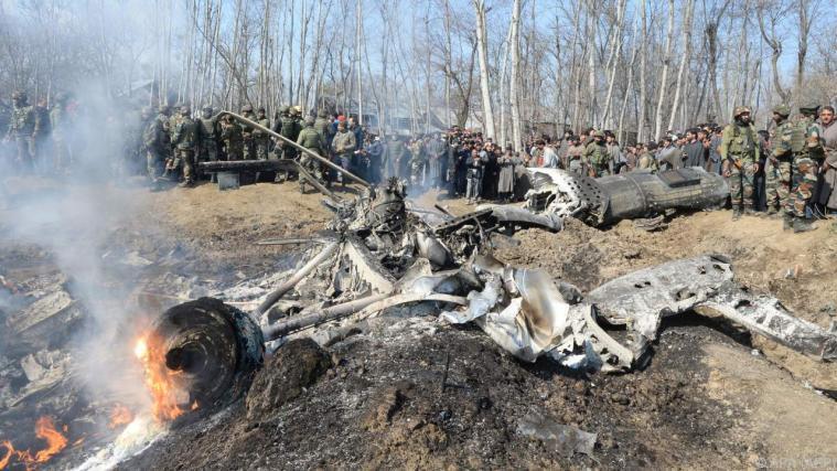 Die Überreste eines abgeschossenen Flugzeugs Foto: APA (AFP)