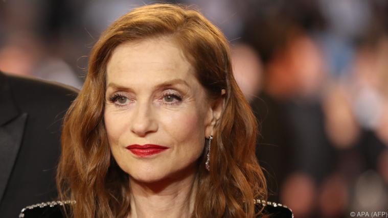 Die französische Schauspielerin Isabelle Huppert wird mit dem Europäischen Theaterpreis 2017 ausgezeichnet.