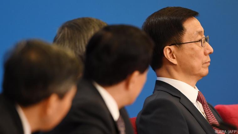 Han Zheng (rechts) will, dass sich die Wirtschaft weiter öffnet. - Foto: APA (AFP)