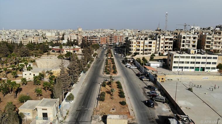In der Rebellenhochburg Idlib haben die syrische Armee und Russland nach Angaben von Beobachtern die schwersten Angriffe seit mehr als einem halben Jahr durchgeführt.