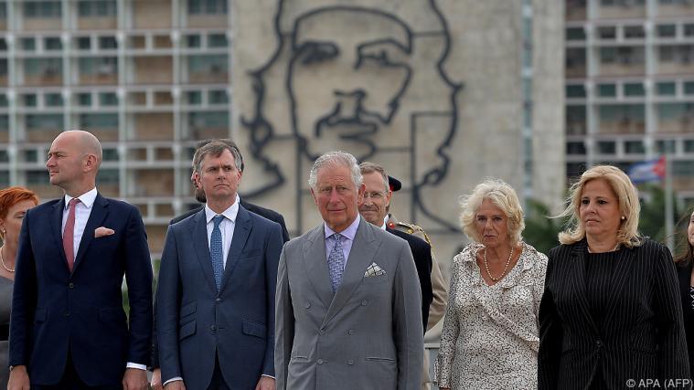 Charles und Camilla landeten in Havanna. - Foto: APA (AFP)