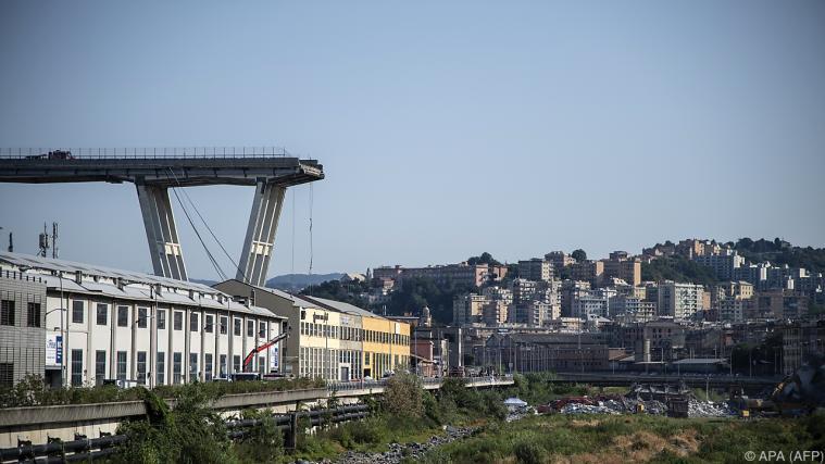 43 Menschen kamen bei dem Unglück in Genua ums Leben. - Foto: APA (AFP)