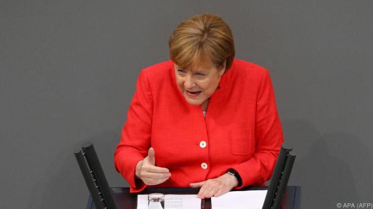 Angela Merkel musste die Einigung erklären. - Foto: APA (AFP)