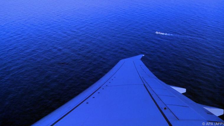 28 Rettungsschiffe und neun Flugzeuge waren an der Suche beteiligt. -Foto: APA/AFP