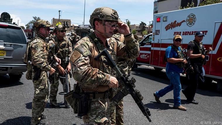 Trotz des Großeinsatzes an Sicherheitskräften fielen dem Massaker von El Paso 22 Menschen zum Opfer. - Foto: APA (AFP)