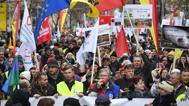 Die Protestwelle gegen Ungarns Regierung rollt weiter Foto: APA (AFP)